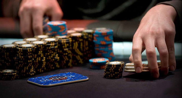Những bước để triển khai Bluff trong Poker là gì?